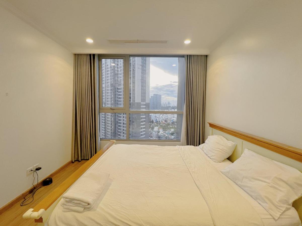 Homes By Christine - Vinhomes Central Park Хошимин Экстерьер фото